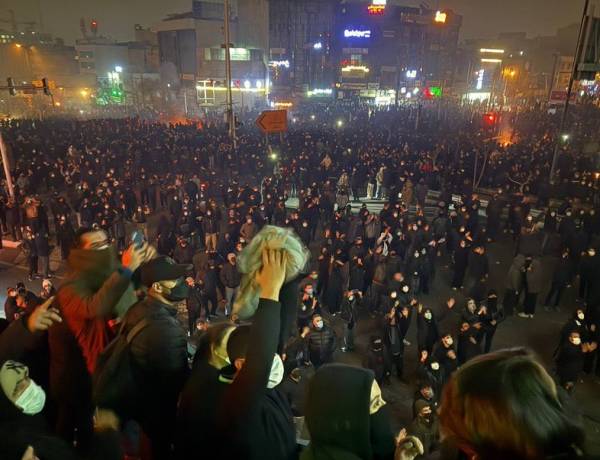 إيران الجديدة: أسئلة الدولة والشرعية والمسار الديمقراطي